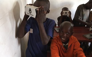 Bringing a whole new virtual world to street children in Tanzania)